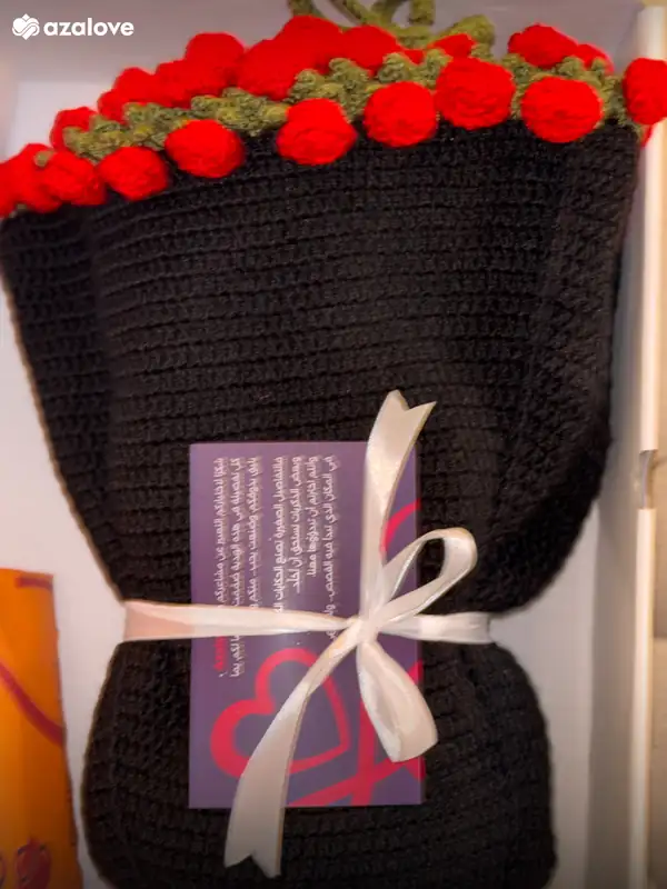 Product image of النسخة الأسود مع ورد أحمر